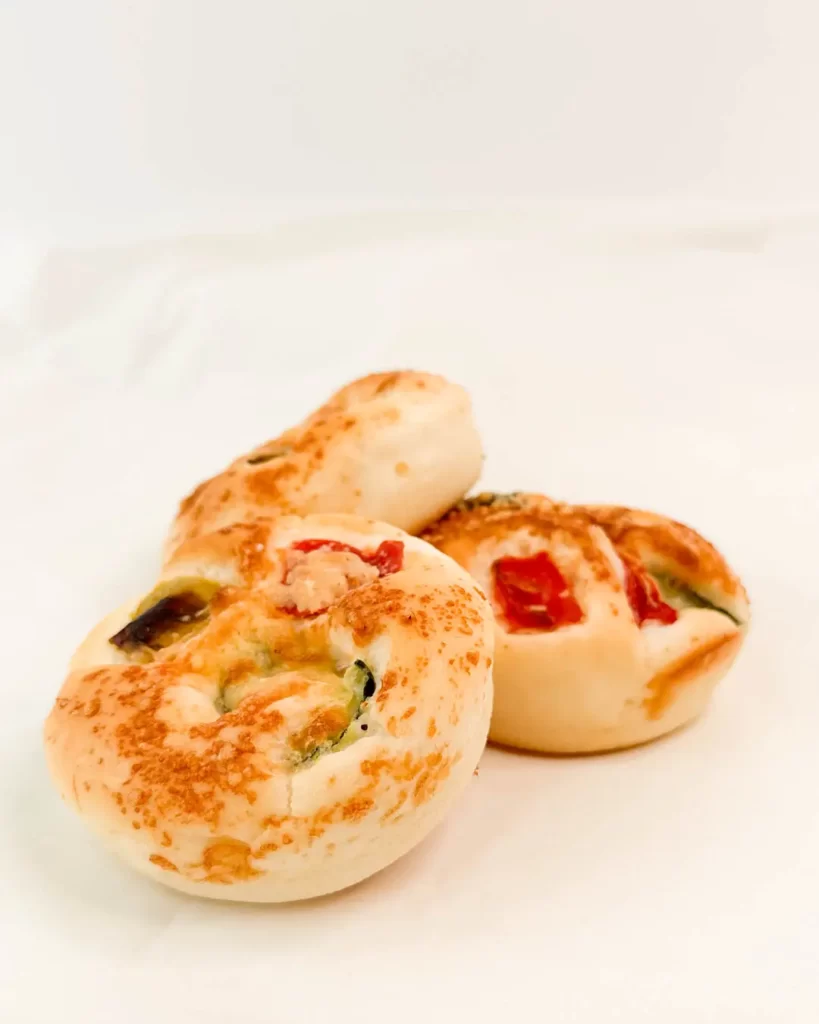 米粉パンの店 コイガクボ 入間本店のあんぱん ピザパン【埼玉・入間】