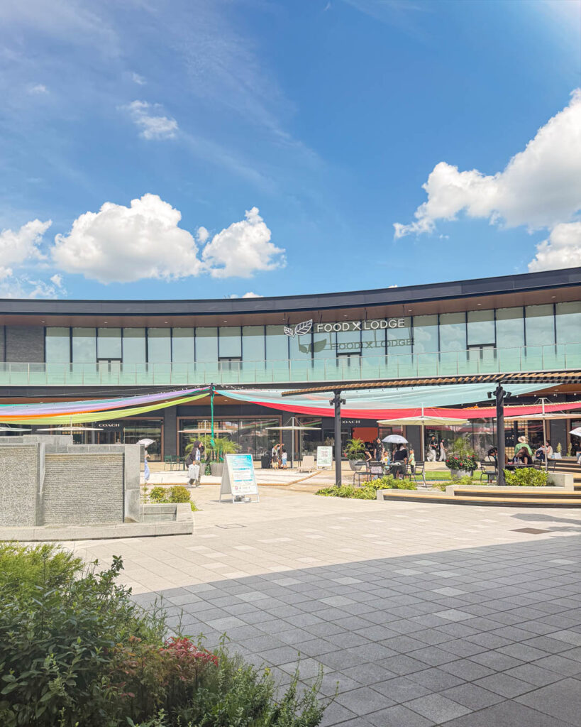 ふかや花園プレミアムアウトレットのフードコート「FOOD LODGE」の外観【埼玉・深谷市】