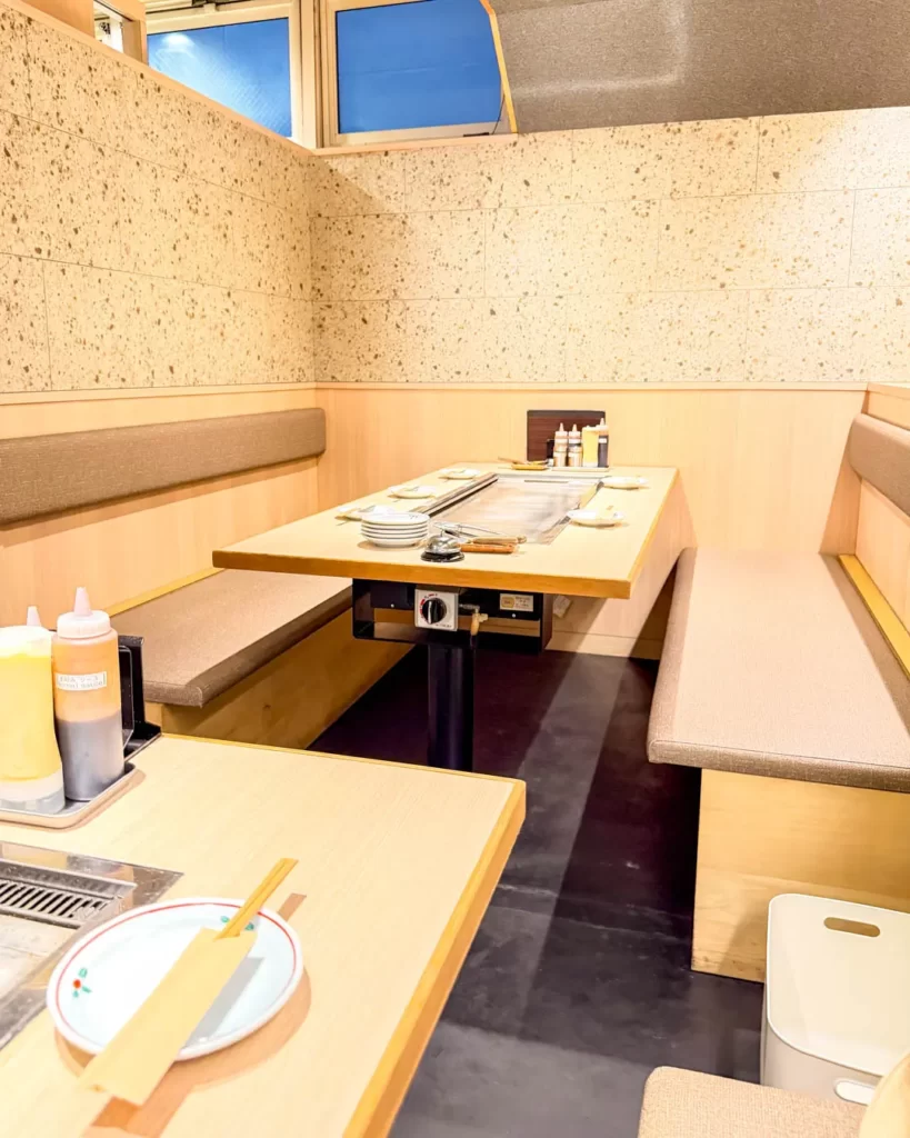 芦屋 お好み焼き ねぎ焼き 寛 中目黒店の店内【東京・中目黒】