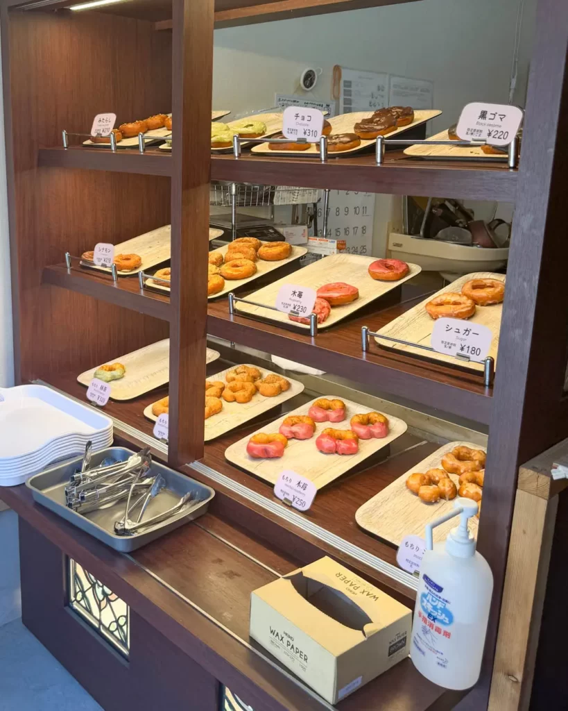 PULVIS DOUNUTS プルビスドーナツの店内【 神奈川・鎌倉】