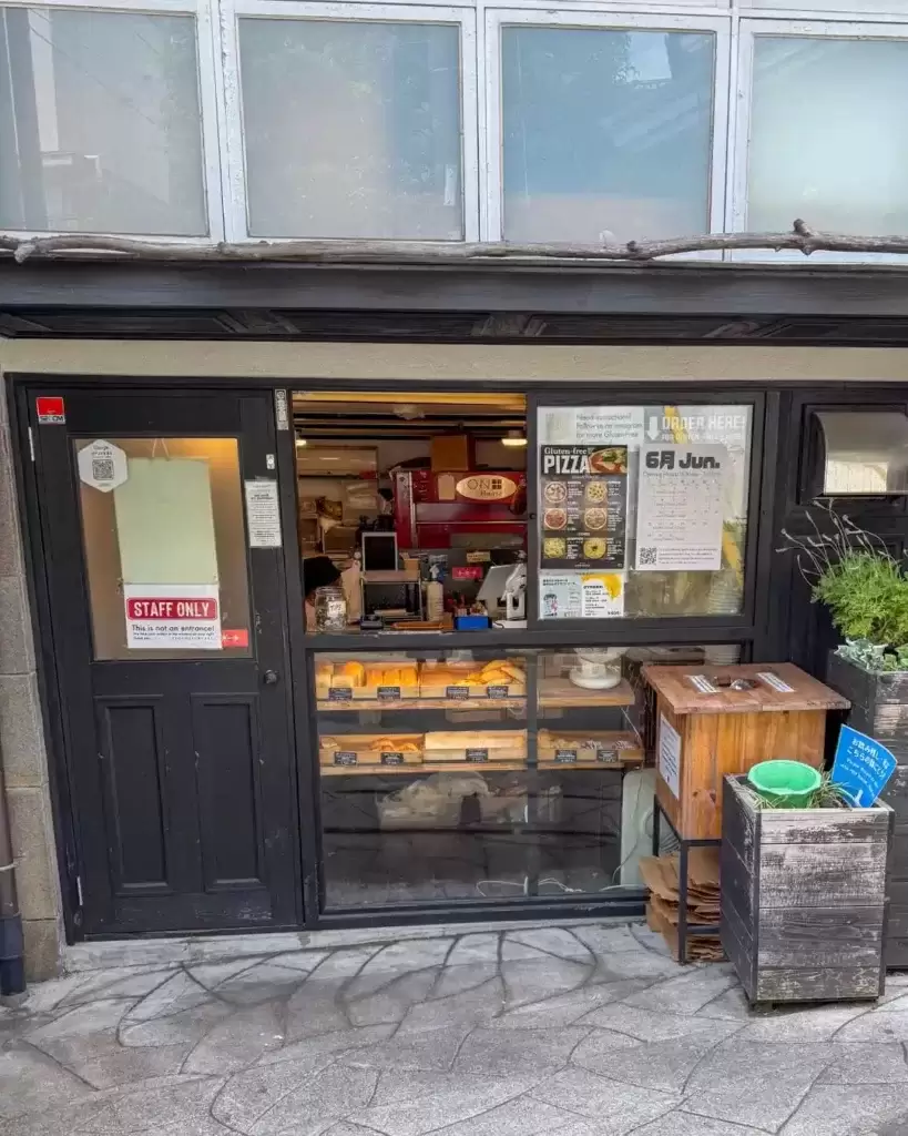グルテンフリーベーカリー RICE HACK(ライスハック)の店舗外観【東京・渋谷】