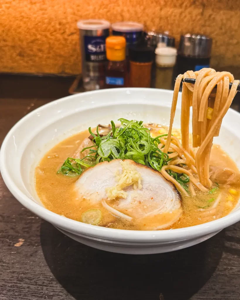 炙り味噌らーめん 麺匠真武咲弥 渋谷店のグルテンフリー麺の味噌ラーメン【東京・渋谷】