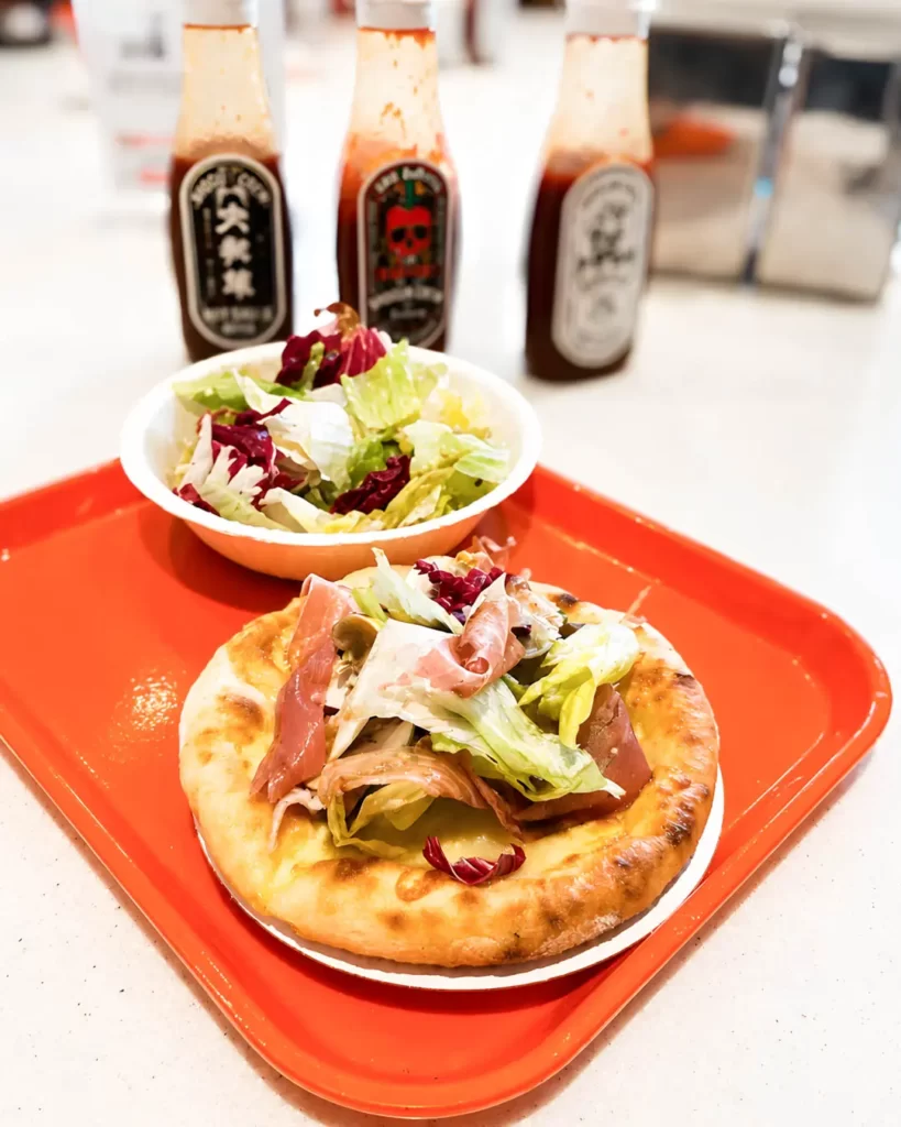 SHOGUN PIZZAのグルテンフリー サラダピザ【東京・渋谷 スペイン坂】