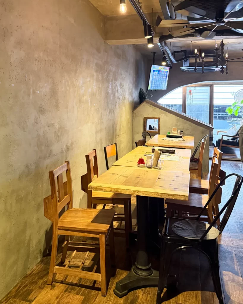 Uncharmecafe(アンシャルムカフェ)の店内【東京・府中】