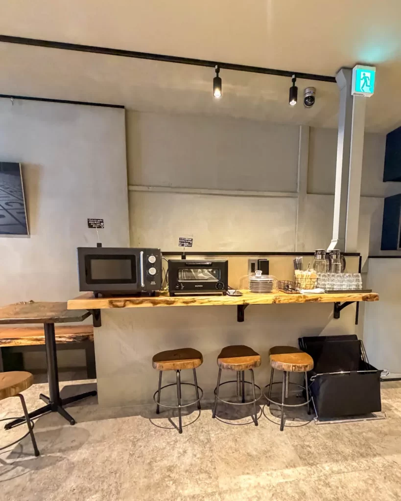 Comme'N STANDの店内 電子レンジとトースター【東京・世田谷 九品仏】