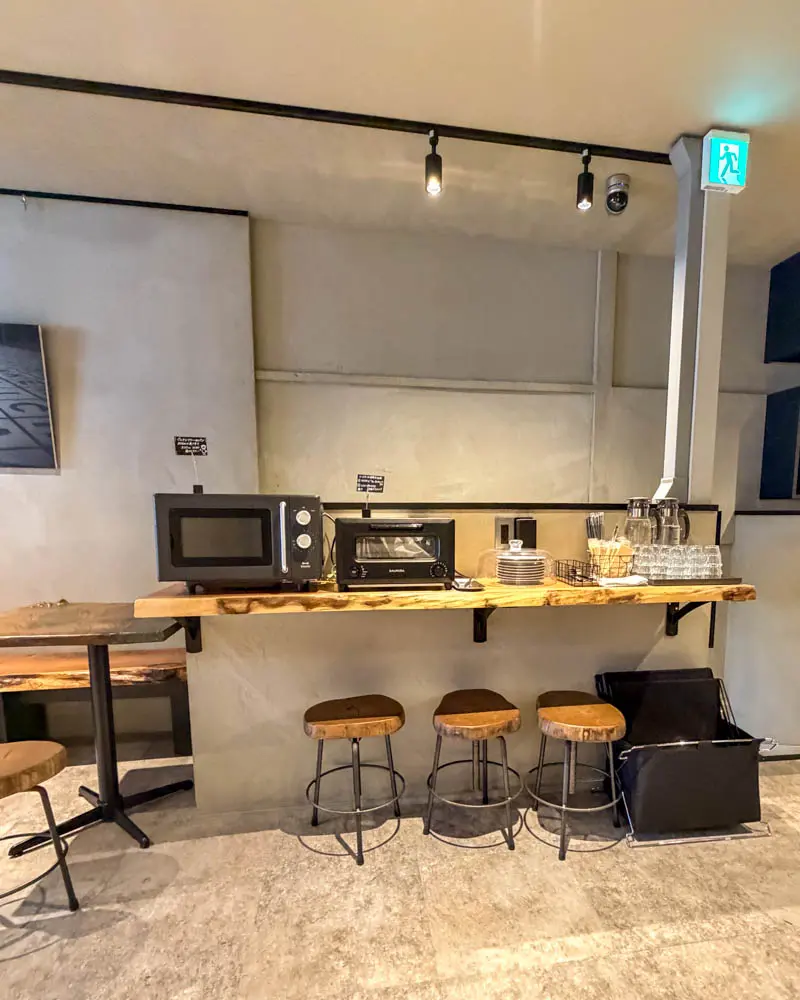 Comme'N STANDの店内 電子レンジとトースター【東京・世田谷 九品仏】