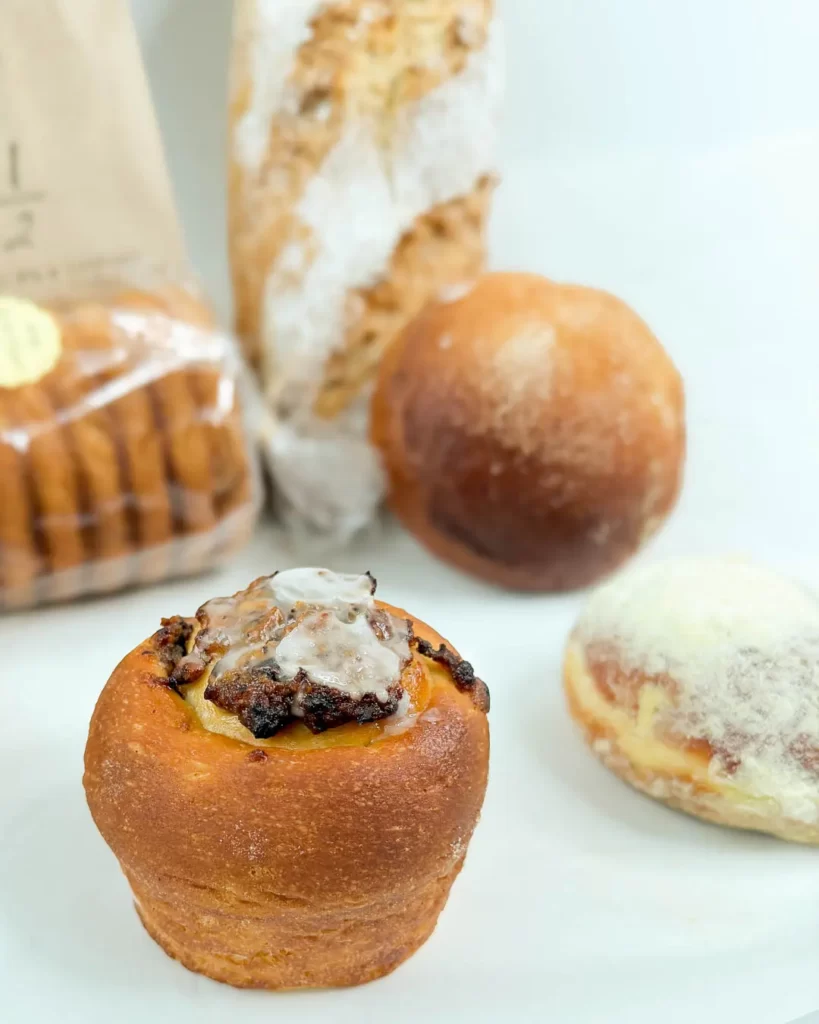 5 1/2 GOHAN BAKERY(ごはんベーカリー)のシナモンロール【東京・三鷹】