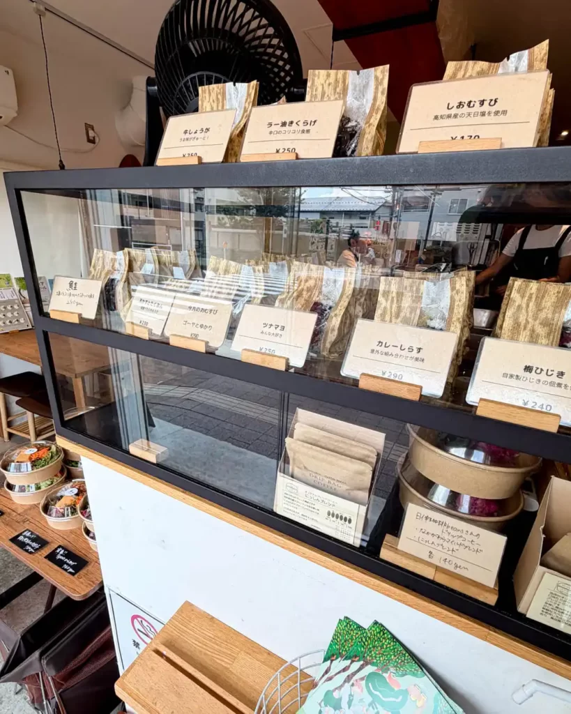 発酵キッチン Cafe-3po(カフェさんぽ)の店内【東京・府中】