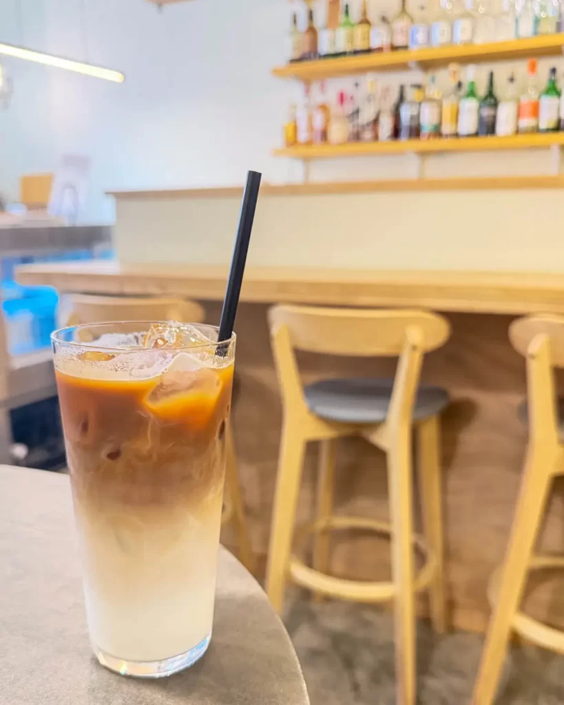 sankaku(サンカク)のカフェラテ【東京・中央区 日本橋】